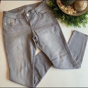 NWOT Old Navy Grey Rockstar Jeans